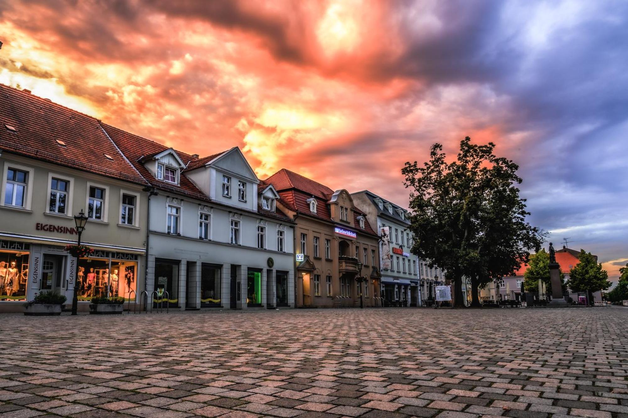 Altstadtidyll Neuruppin Stilvolle Ferienwohnung Im Herzen Der Stadt Bagian luar foto